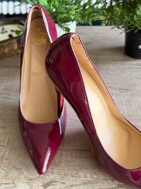 Christian Louboutin Heels Size EU 39 | Burgundy